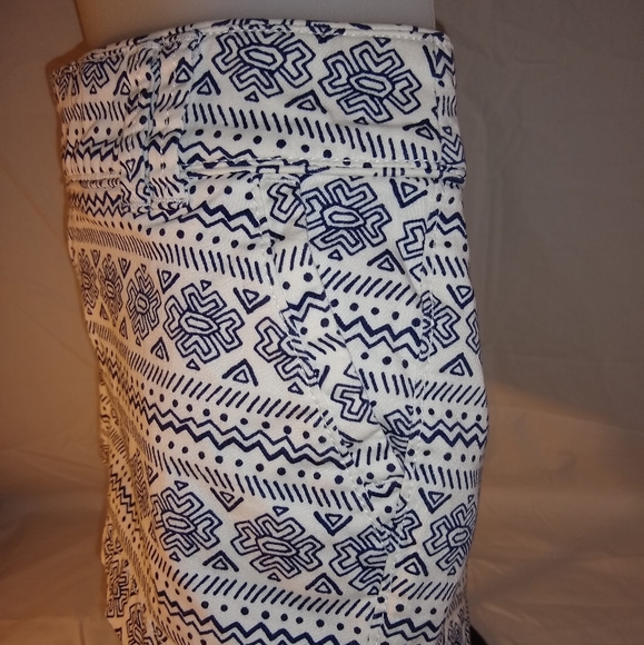 Red Camel Dark Blue & White Geometric Pattern Size 9 Junior Shorts - Picture 5 of 8